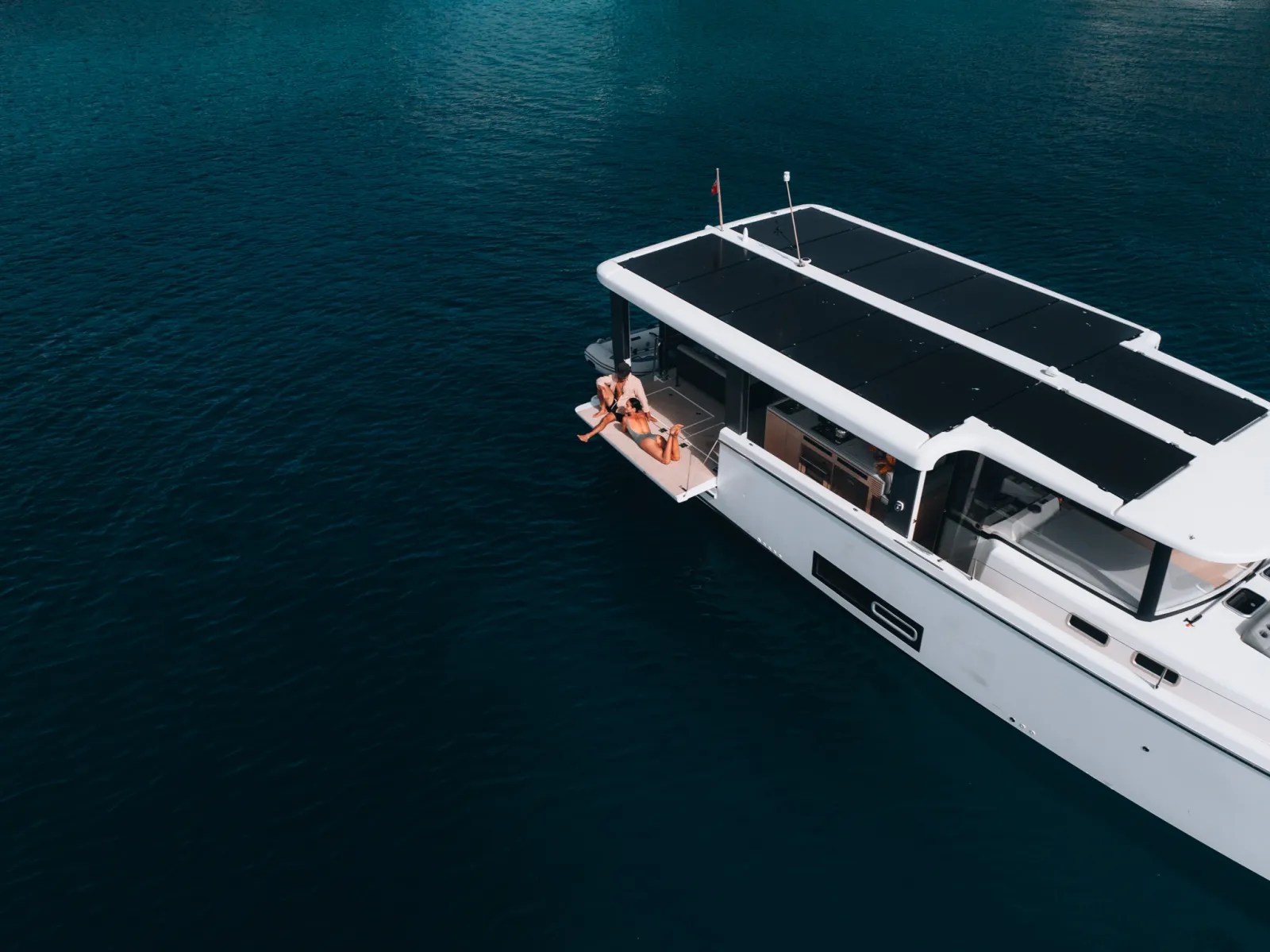 Jeanneau Sea-Loft 480 — Lifestyle am Wasser