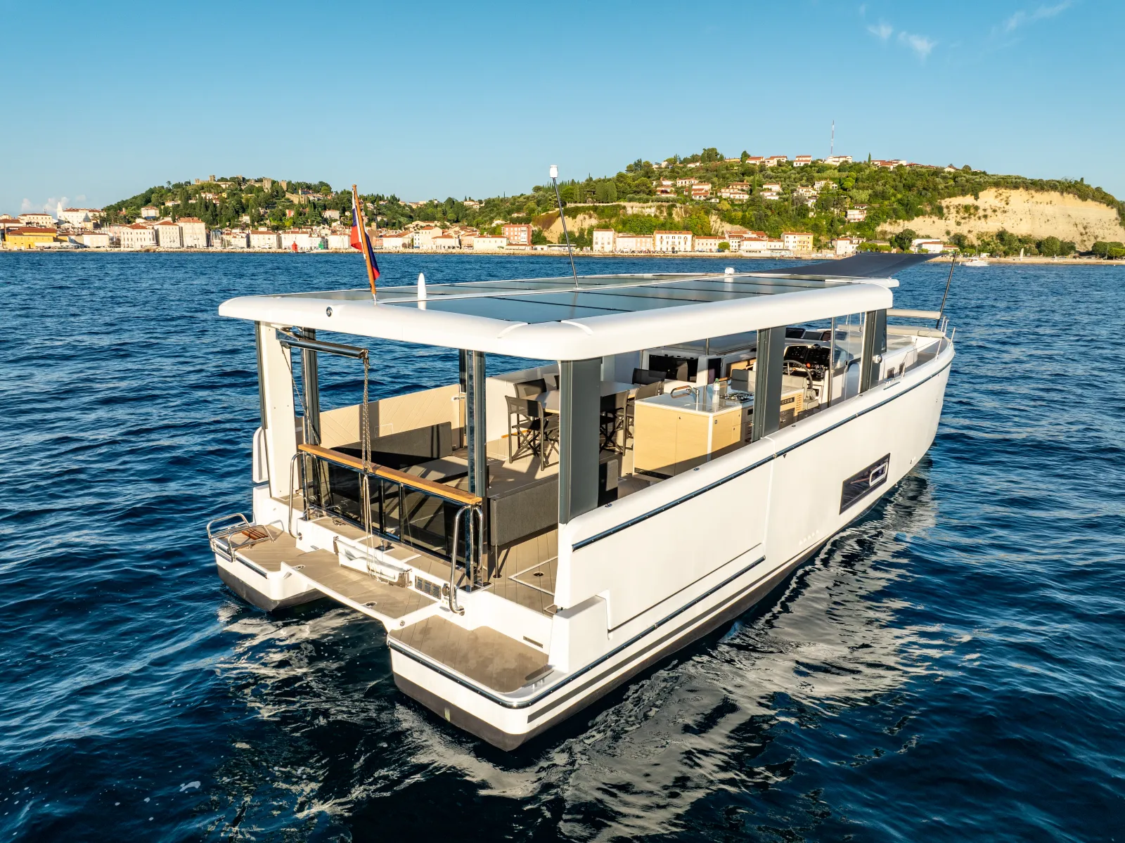 Jeanneau Sea-Loft 480 — Außenansicht